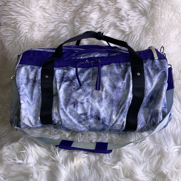 Rare LULULEMON Purple Overnight Dufflebag Barrel Travel Tote Bag - Picture 4 of 17